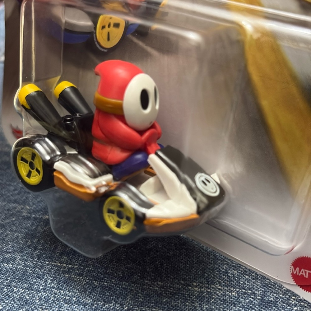 2020 Hot Wheels Mariokart Shy Guy Standard Kart - Picture 2 of 6